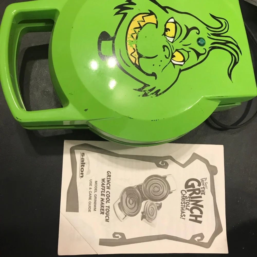 Grinch waffle iron green cartoon kid kitchen baking - Picture 2 of 5